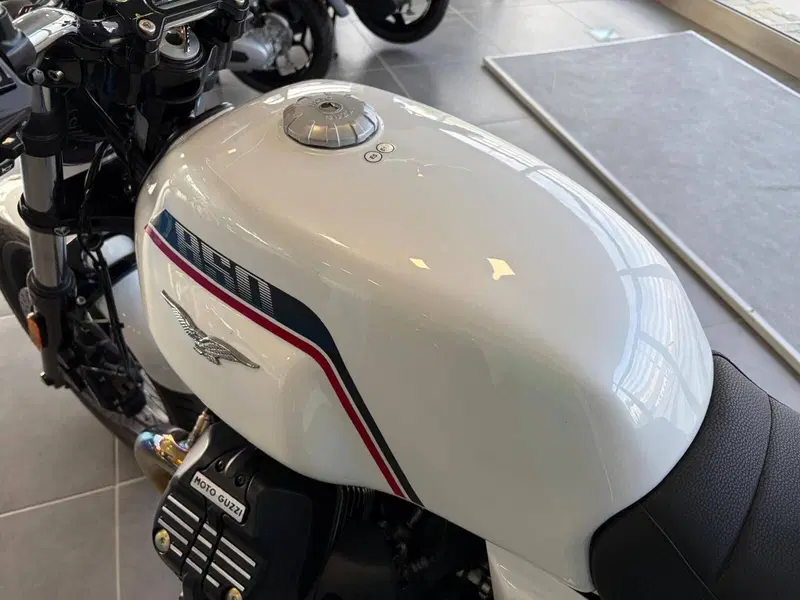Moto Guzzi V7 Stone Special Edition (2022 - 25) (10)
