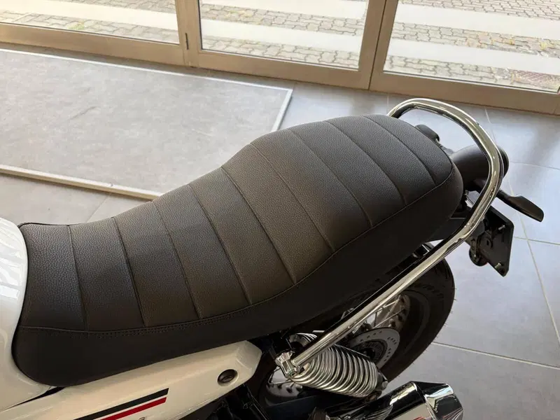 Moto Guzzi V7 Stone Special Edition (2022 - 25) (11)