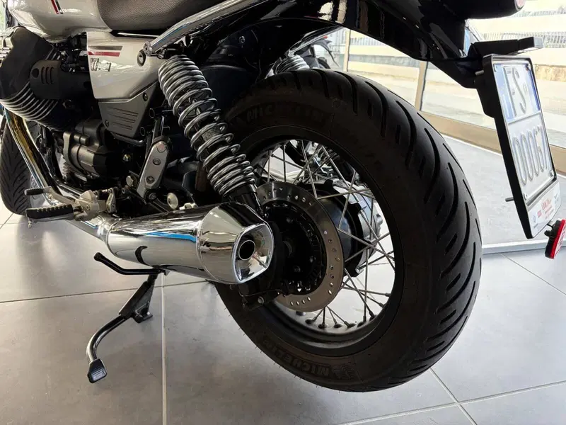 Moto Guzzi V7 Stone Special Edition (2022 - 25) (14)