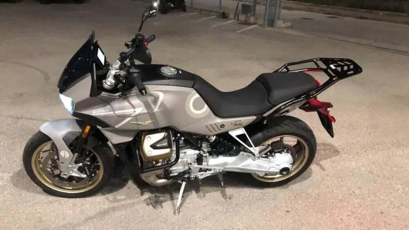 Moto Guzzi V100 Mandello Aviazione Navale (2023 - 24) (2)