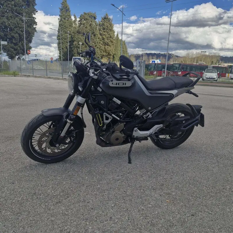 Husqvarna Svartpilen 401 (2021 - 23) (4)