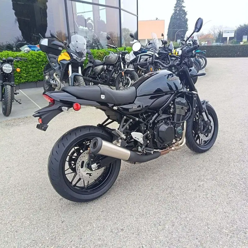 Kawasaki Z 900 RS Black Ball Edition (2026) (3)