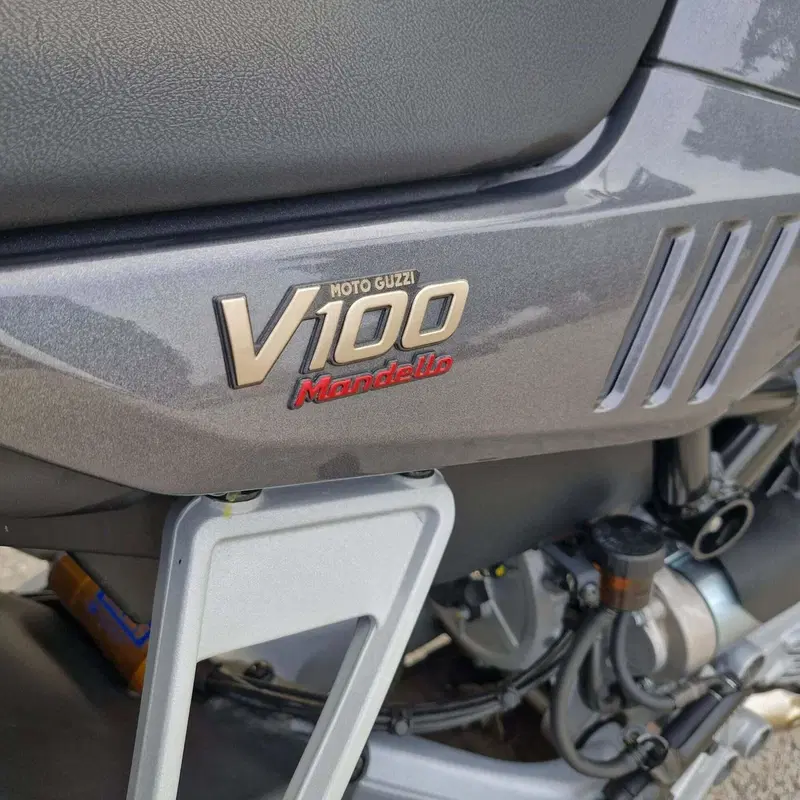 Moto Guzzi V100 Mandello S (2022 - 24)