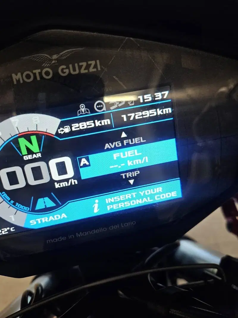 Moto Guzzi V85 TT (2021 - 23) (5)