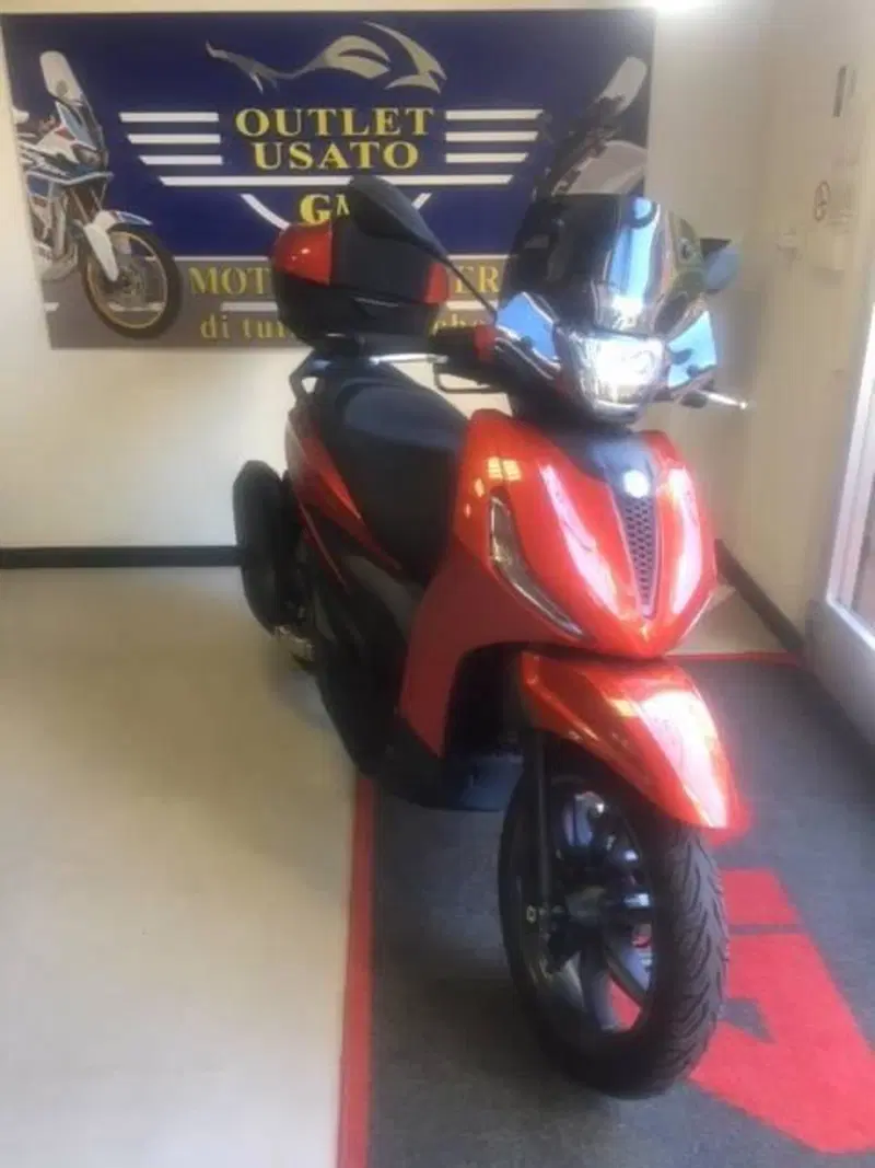 Piaggio Beverly 300 Hpe (2021) (2)