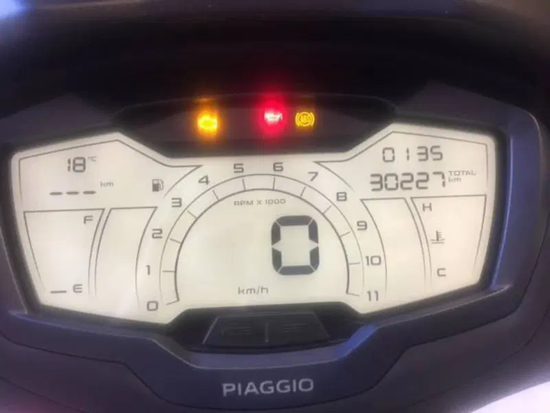 Piaggio Beverly 300 Hpe (2021) (3)