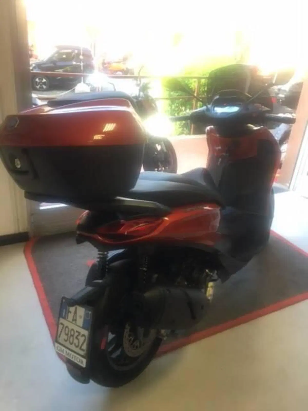 Piaggio Beverly 300 Hpe (2021) (4)