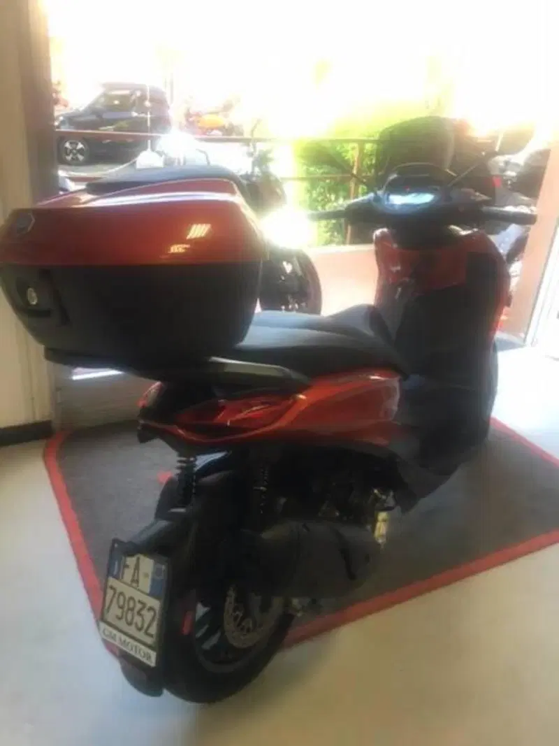 Piaggio Beverly 300 Hpe (2021) (4)