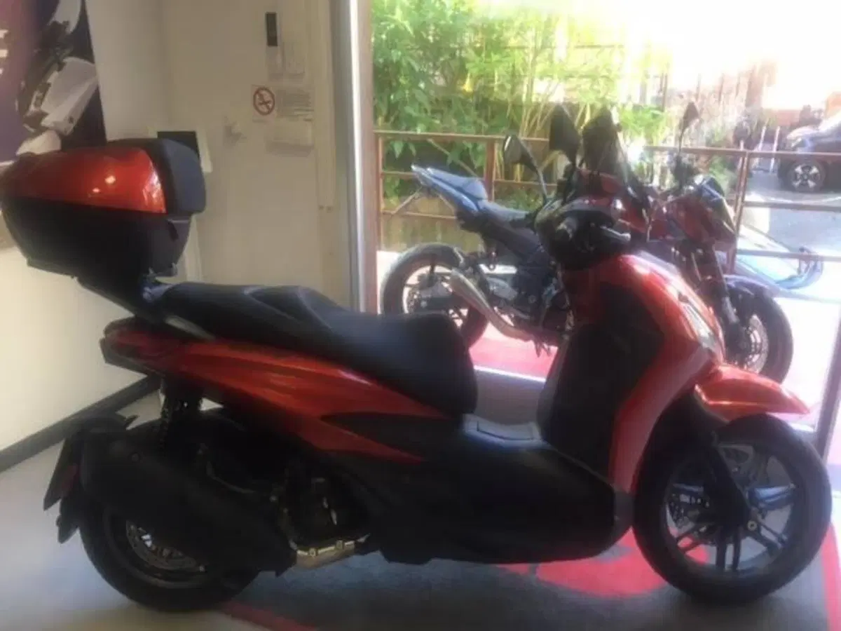 Piaggio Beverly 300 Hpe (2021) (5)
