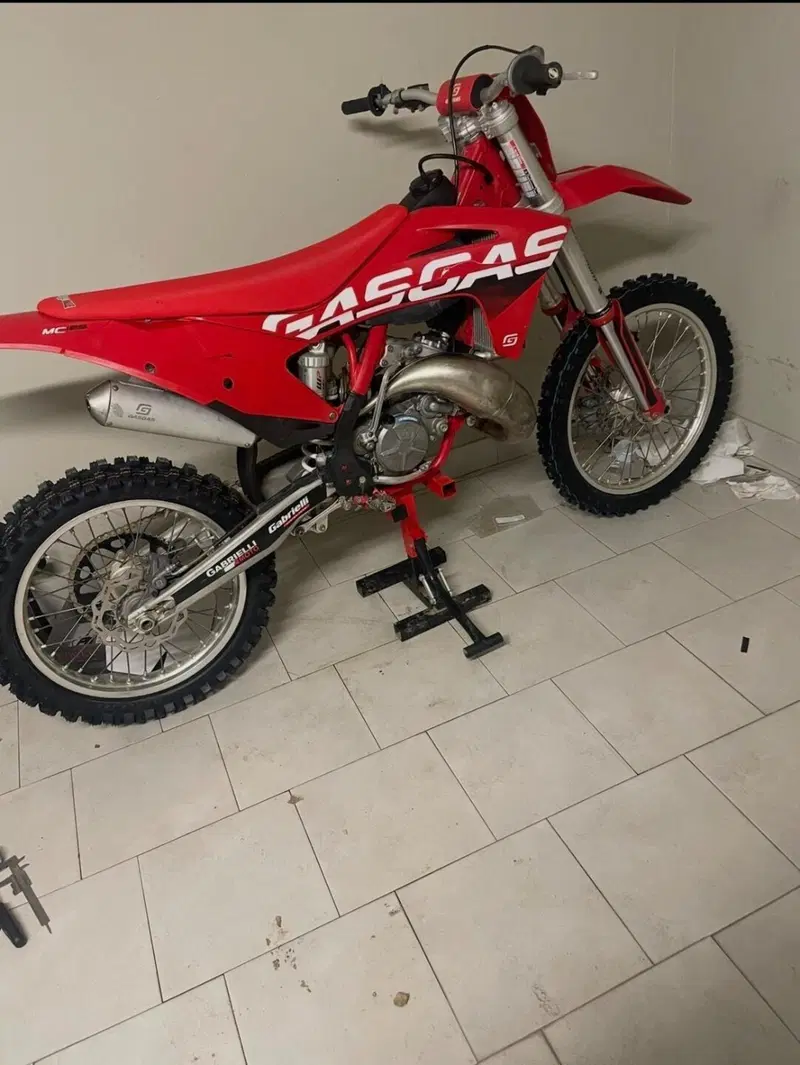 GASGAS MC 125 (2023) (4)