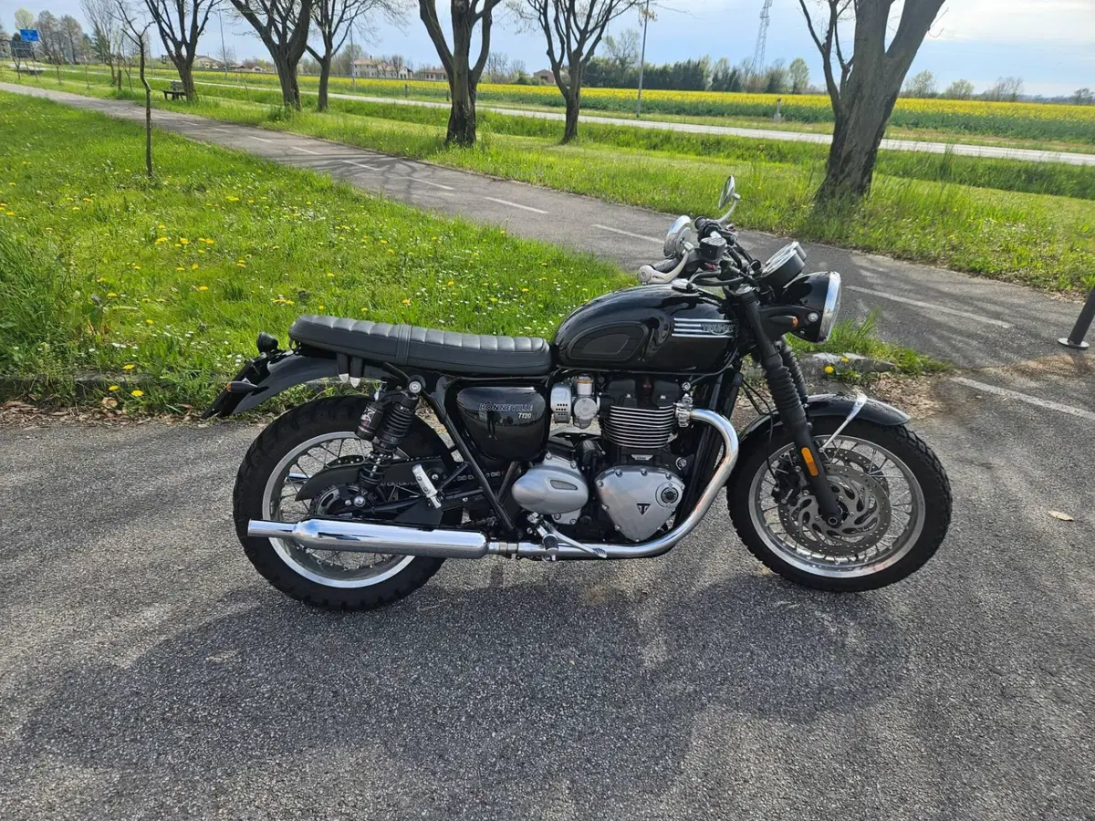 Triumph Bonneville T120 (2021 - 25) (3)