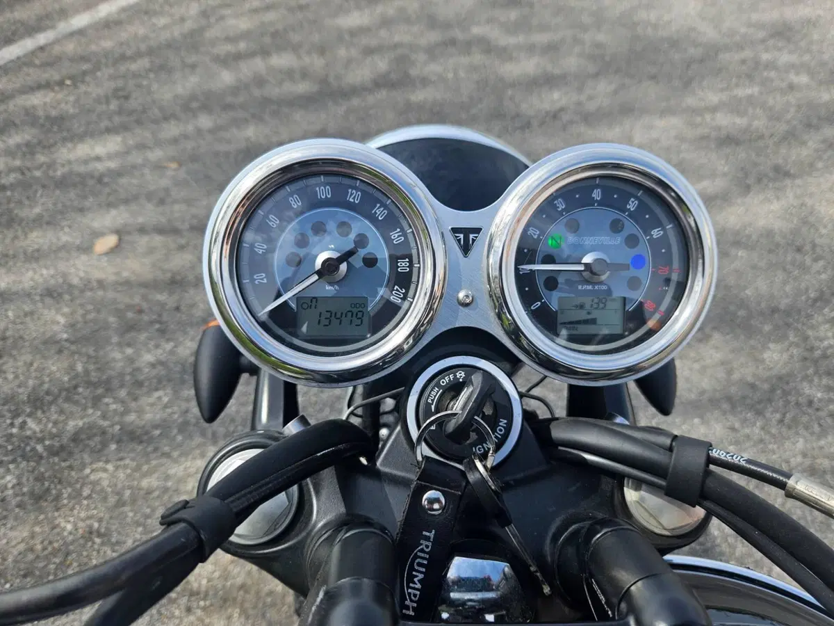 Triumph Bonneville T120 (2021 - 25) (6)