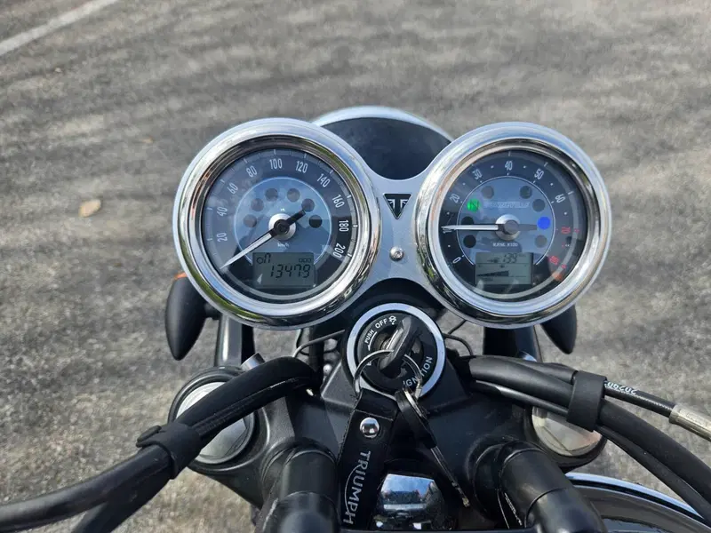 Triumph Bonneville T120 (2021 - 25) (6)