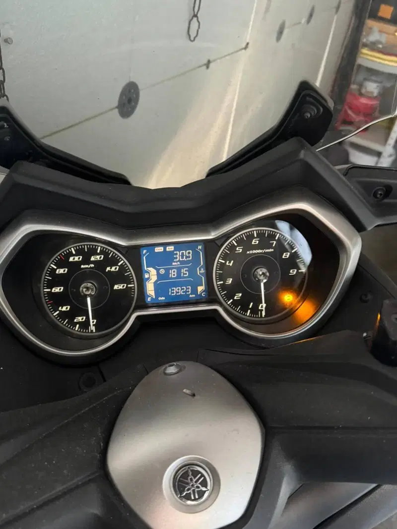 Yamaha X-Max 300 (2021 - 24) (3)