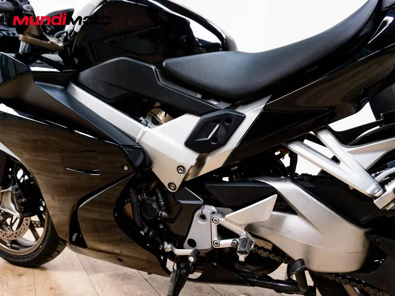 Honda VFR 800 ABS (2002 - 06) (10)
