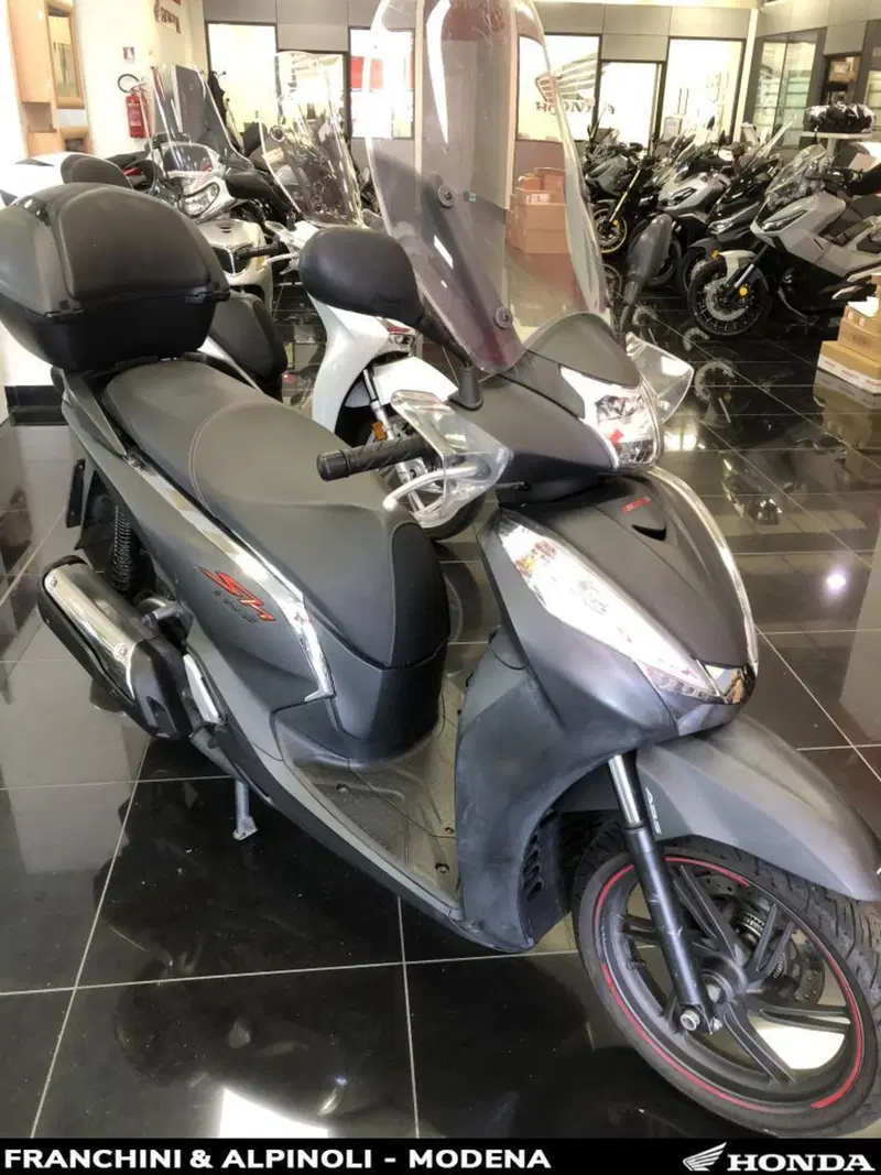 Honda SH 300 i ABS (2016 - 20) (2)