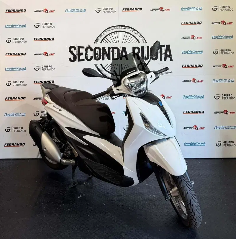 Piaggio Beverly 300 ABS-ASR (2021 - 25) (3)