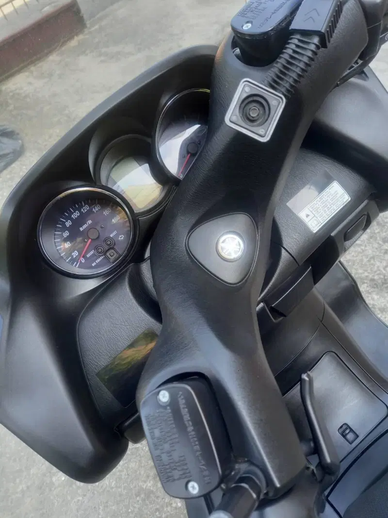 Yamaha Majesty 400 (2004 - 08) (4)