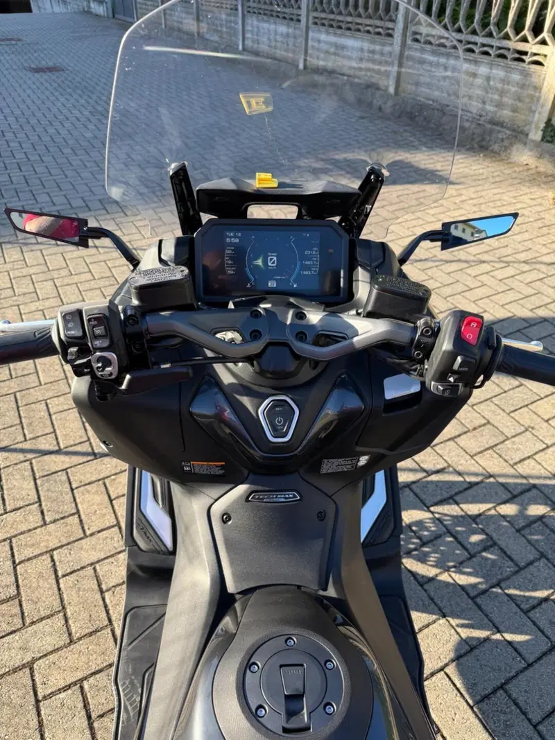 Yamaha T-Max 560 Tech Max (2022 - 24) (10)