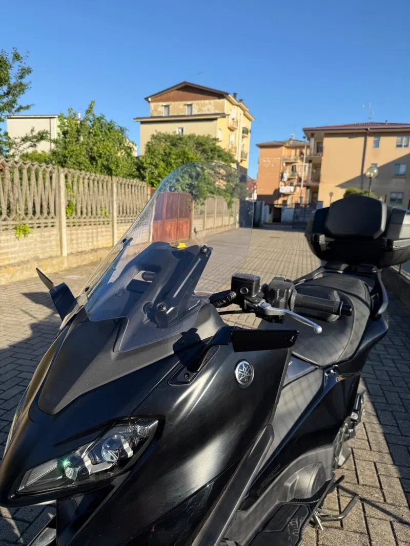 Yamaha T-Max 560 Tech Max (2022 - 24) (12)