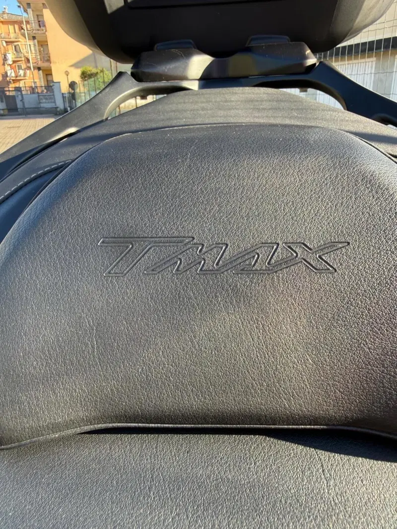 Yamaha T-Max 560 Tech Max (2022 - 24) (13)
