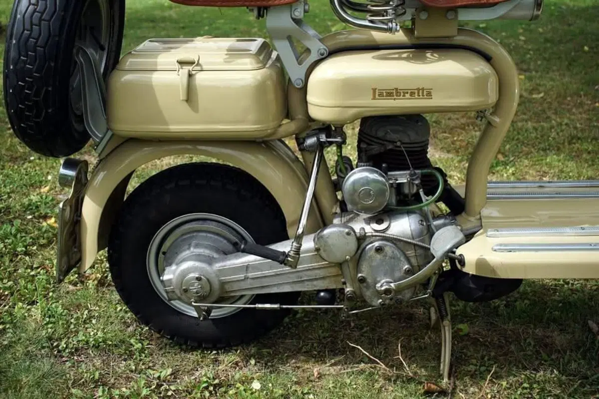 Lambretta d125 (4)