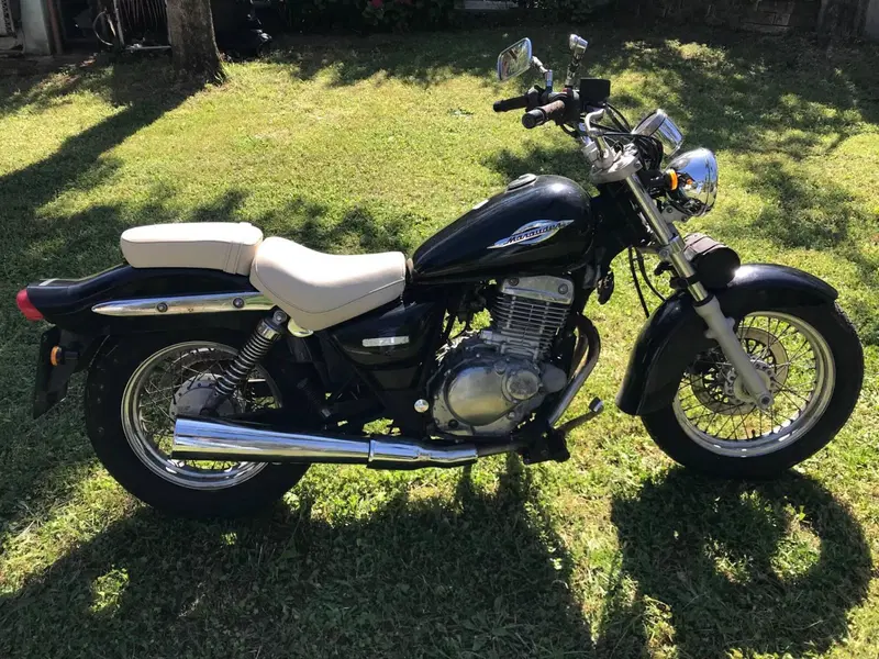 Suzuki Marauder GZ 250 (2)