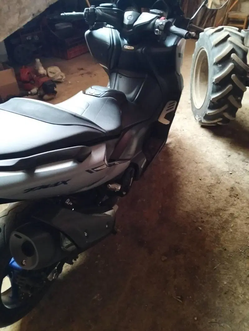 Yamaha T-Max 560 (2022 - 24) (3)