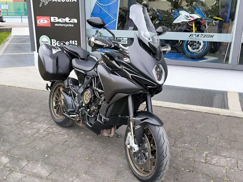 MV Agusta Turismo Veloce 800 Lusso SCS (2021 - 26) (2)