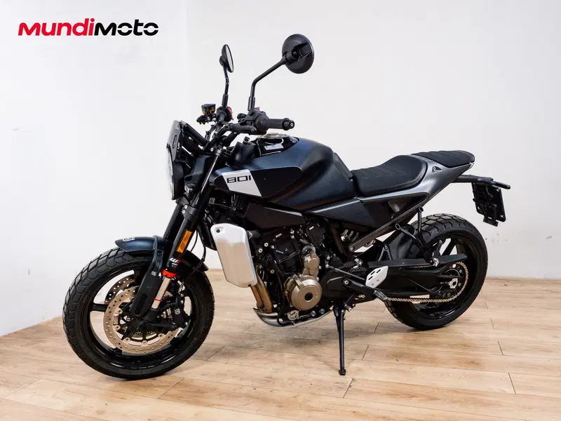 Husqvarna Svartpilen 801 (2024 - 26) (8)