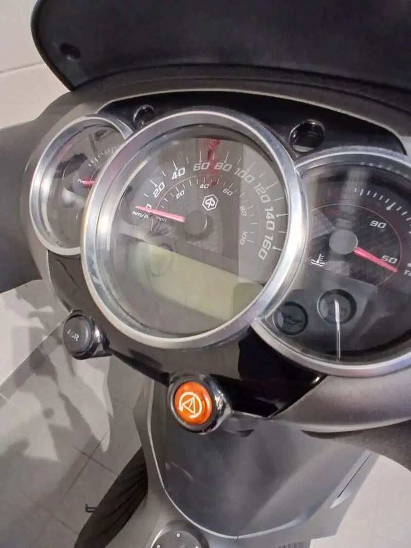 Piaggio Beverly 300 i.e. Street (2020) (5)