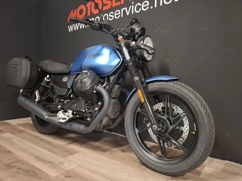 Moto Guzzi V7 Stone (2025 - 26) (5)