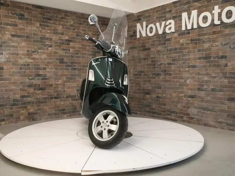 Vespa GTS 300 Hpe (2019) (4)