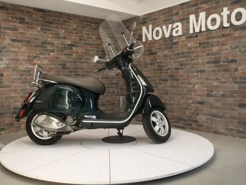 Vespa GTS 300 Hpe (2019) (10)