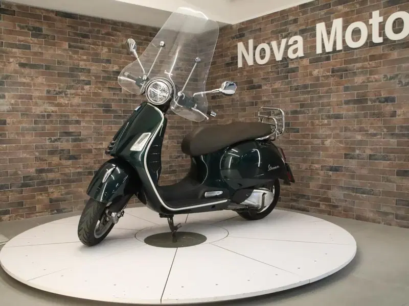 Vespa GTS 300 Hpe (2019) (2)