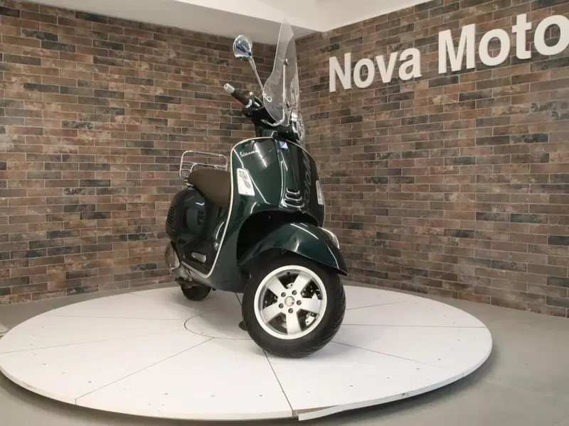 Vespa GTS 300 Hpe (2019) (5)