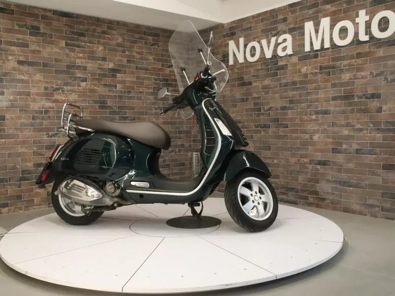 Vespa GTS 300 Hpe (2019) (9)