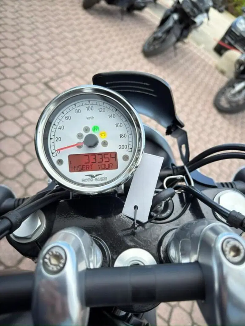 Moto Guzzi V9 Roamer (2021 - 24) (3)