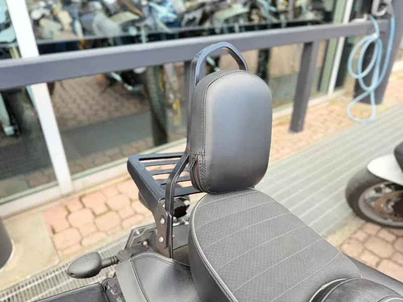 Moto Guzzi V9 Roamer (2021 - 24) (7)