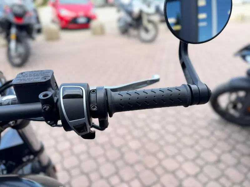 Moto Guzzi V9 Roamer (2021 - 24) (2)