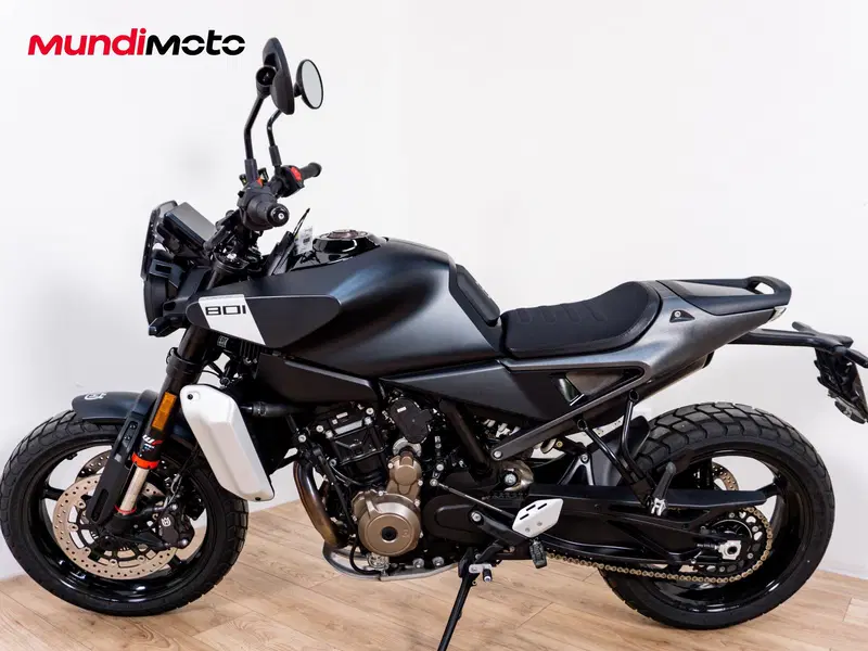 Husqvarna Svartpilen 801 (2024 - 26) (4)