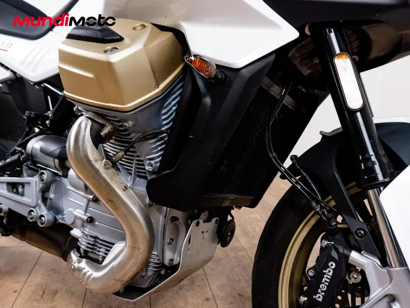 Moto Guzzi V100 Mandello (2022 - 24) (3)