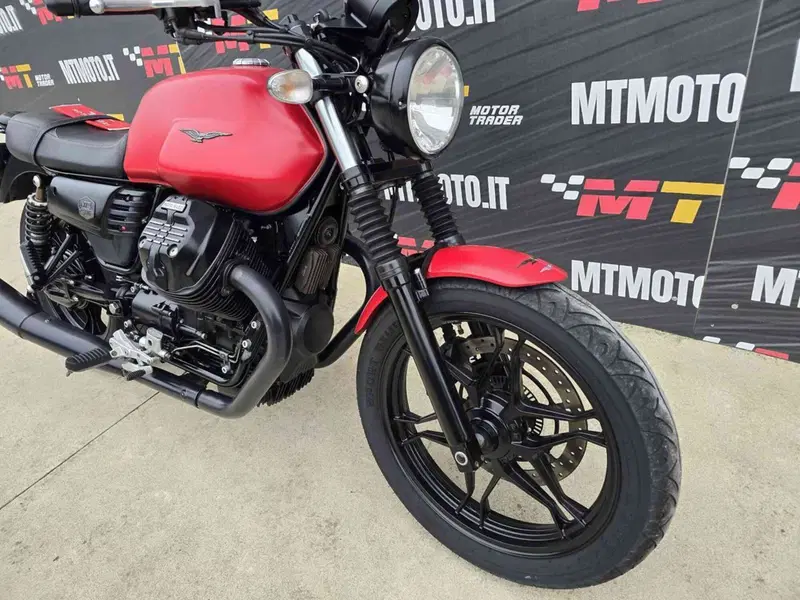 Moto Guzzi V7 Stone (2021 - 24) (4)