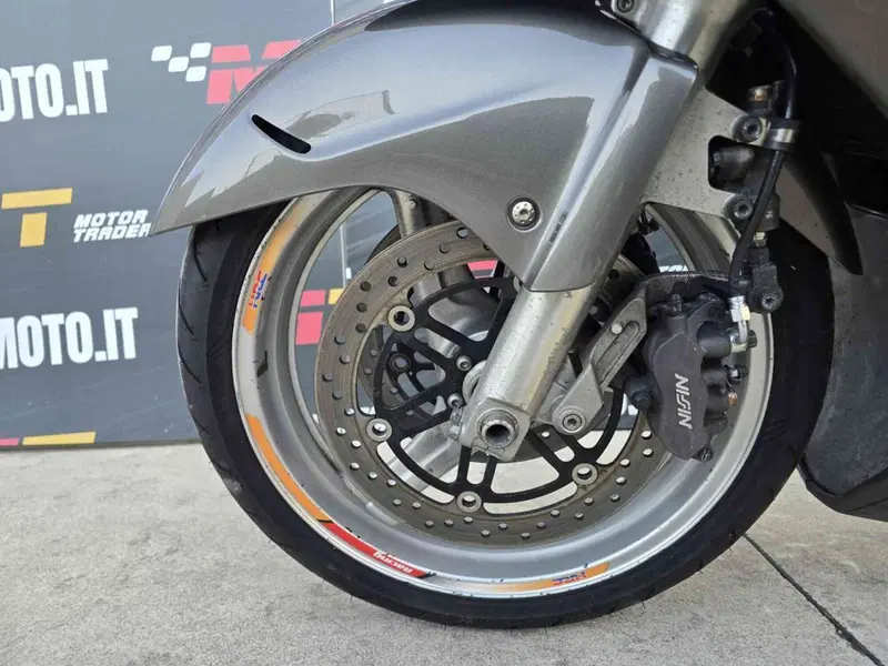 Honda CBR 1100 XX Superblackbird (1996 - 98) (10)