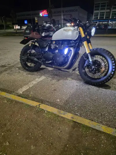 Triumph Bonneville T100 (2001 - 07) usata