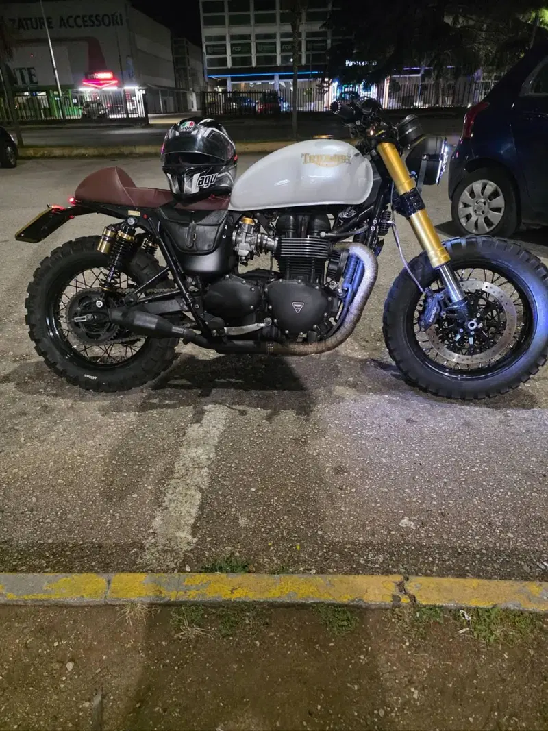 Triumph Bonneville T100 (2001 - 07) (2)
