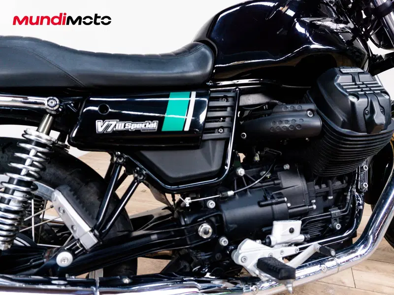 Moto Guzzi V7 III Special (2017 - 20) (4)
