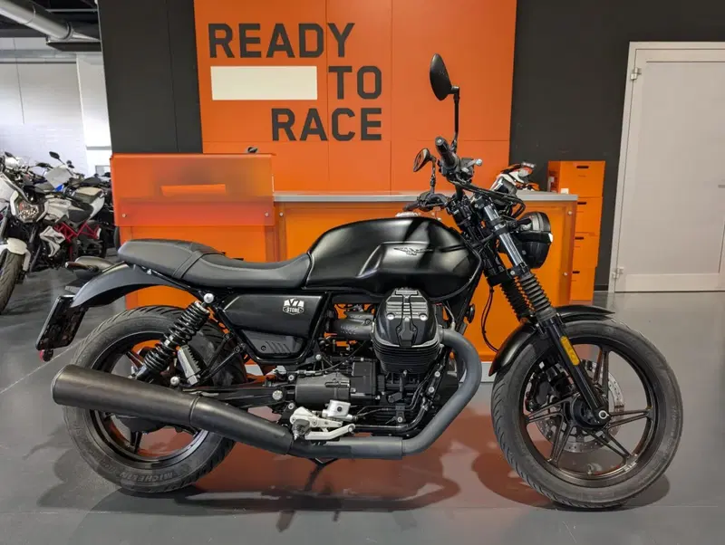 Moto Guzzi V7 Stone (2021 - 24)