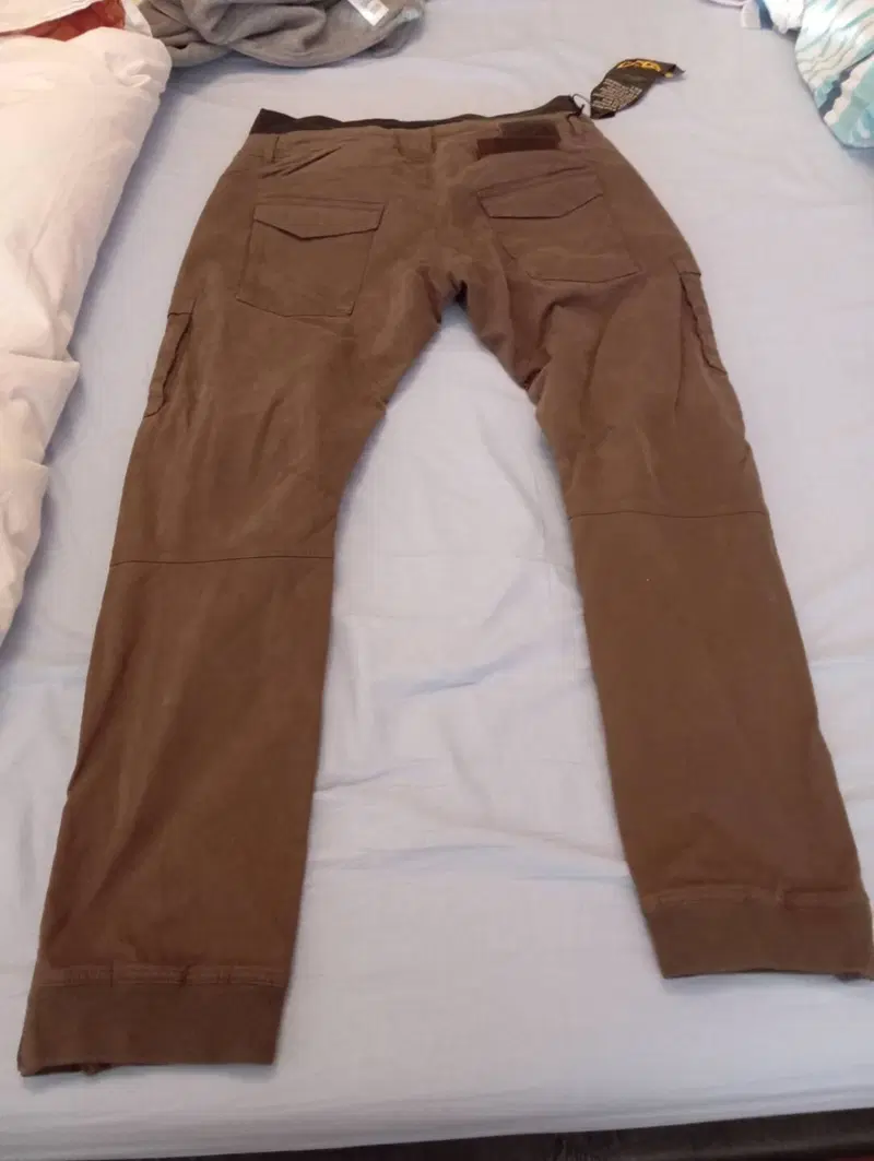 Pantaloni Berik Design