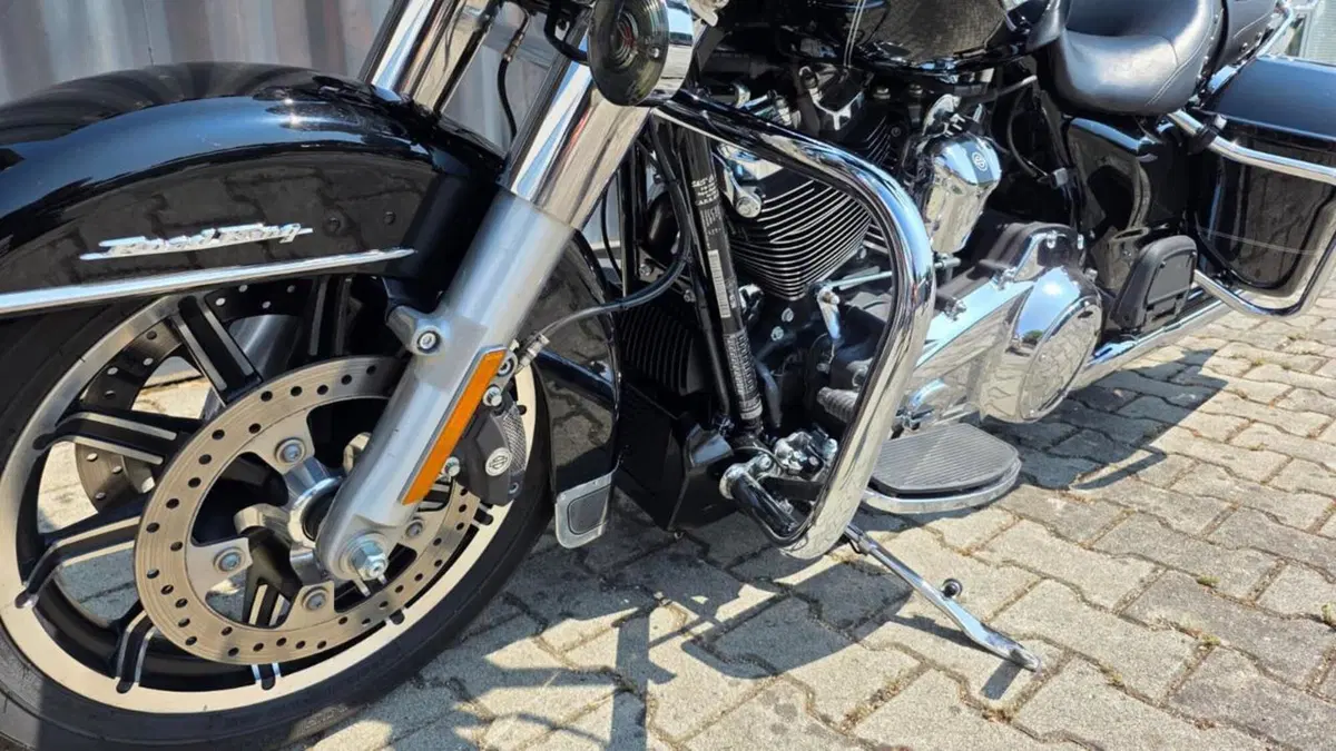 Harley-Davidson 107 Road King (2017) - FLHR (17)